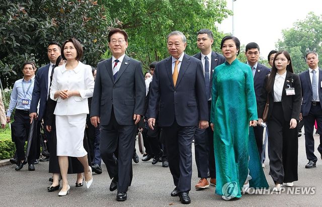 한-베트남 정상 부부, 탕롱 황성 방문