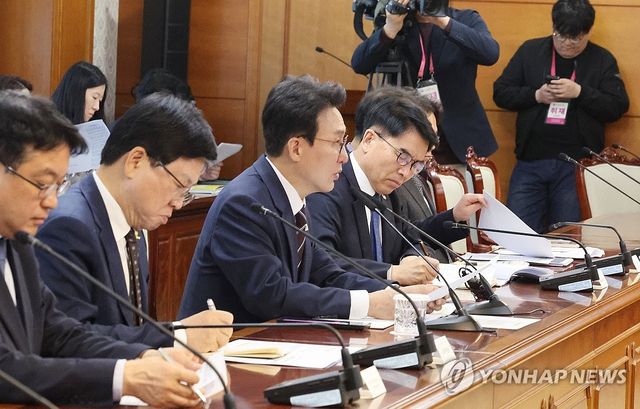 성장엔진 연계 지역인재 양성 관계장관 회의 주재하는 김민석 국무총리