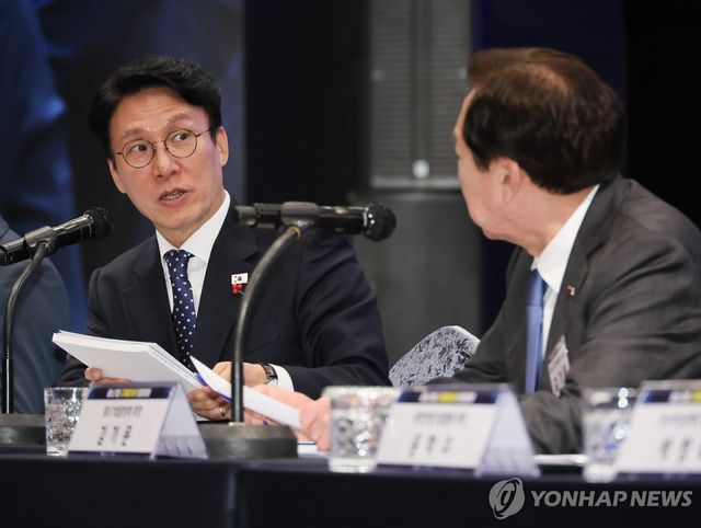 지난해 12월 중소기업 규제합리화 현장대화 참석한 김민석 국무총리