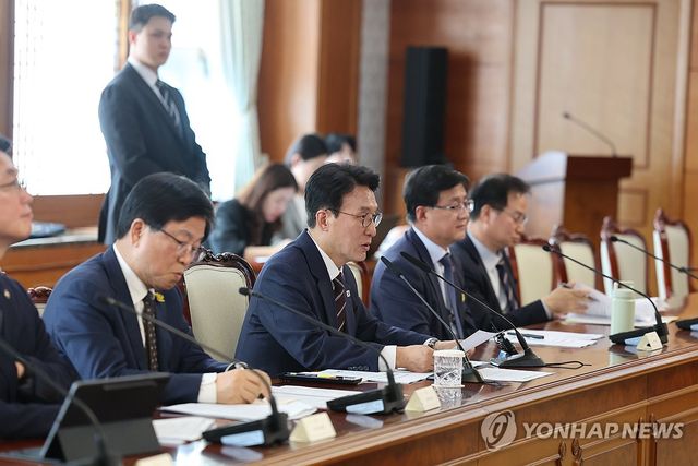 인공지능 교육 관계장관 회의 주재하는 김민석 국무총리