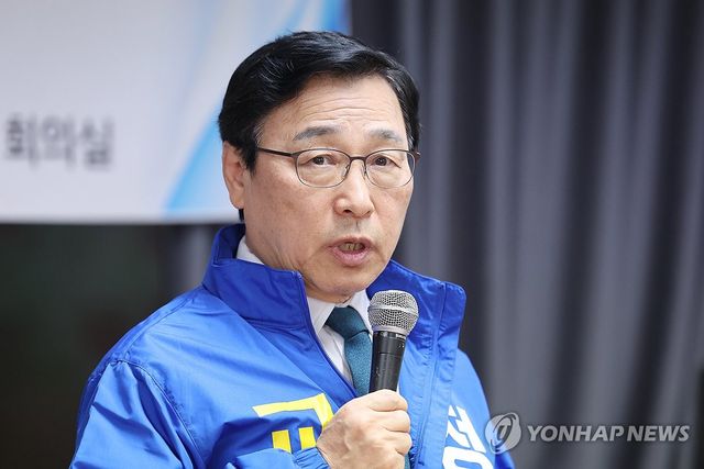 발언하는 정근식 서울시교육감 후보