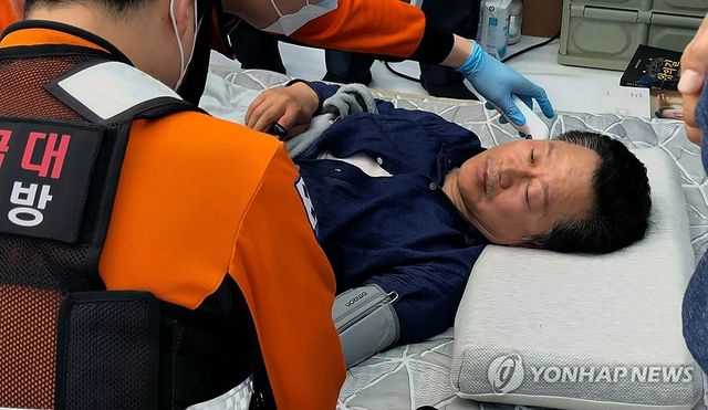 '12일 단식' 안호영, 병원 긴급 이송