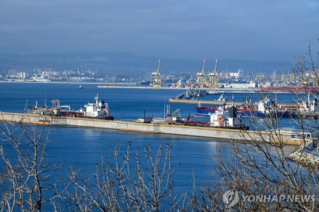 정박 중인 러시아 유조선