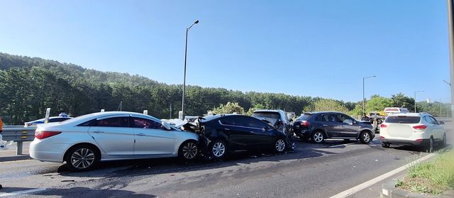 평화로 연쇄 추돌 사고