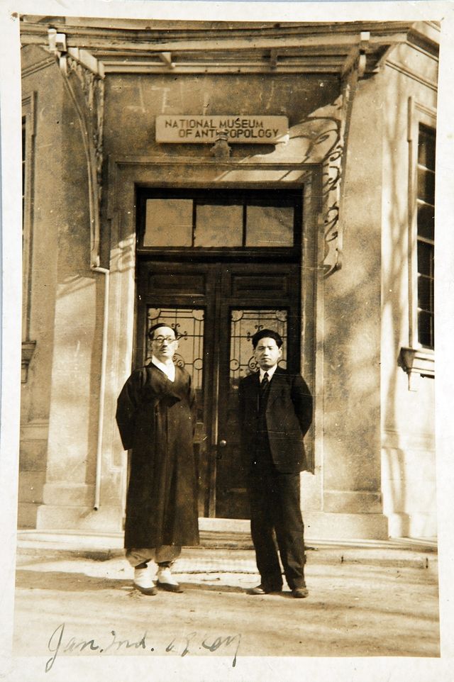 1947년 국립민족박물관 앞 기념사진