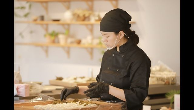 떡을 만들고 있는 하규진씨