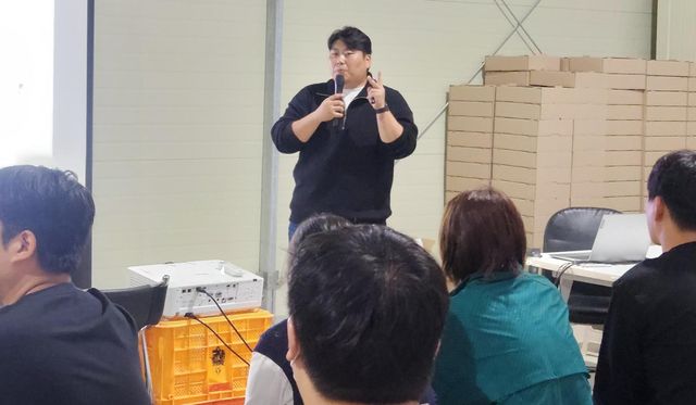 강연하는 우민재씨 