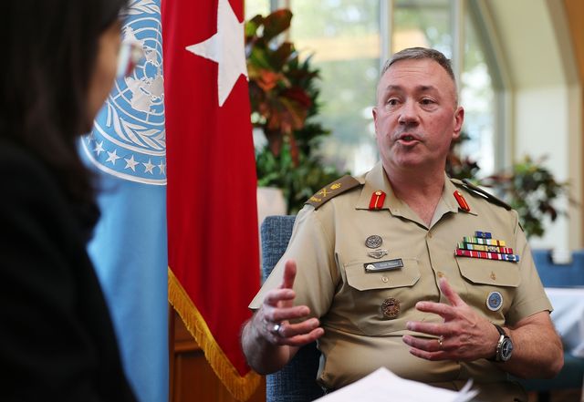 인터뷰하는 스콧 윈터 유엔사 부사령관