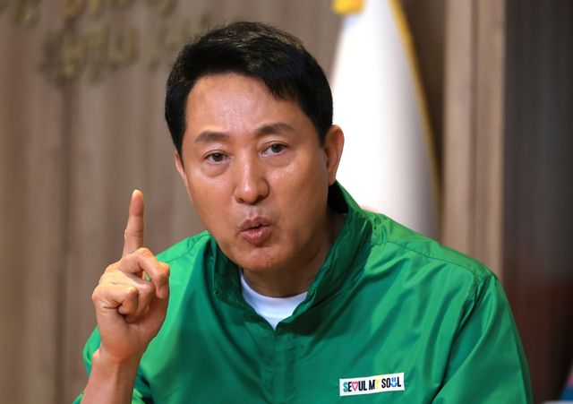 인터뷰하는 오세훈 서울시장