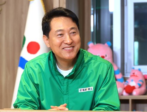 인터뷰하는 오세훈 서울시장