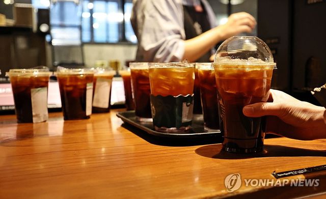 플라스틱 일회용컵 무상에서 유상으로