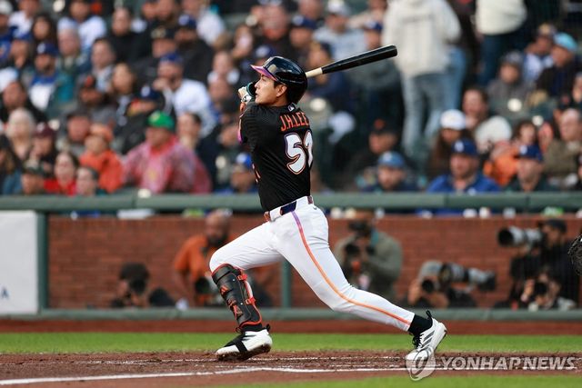 이정후의 타격 장면 