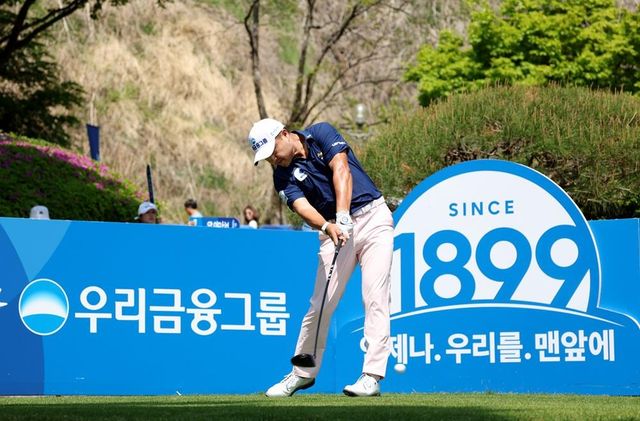 티샷 날리는 이태훈