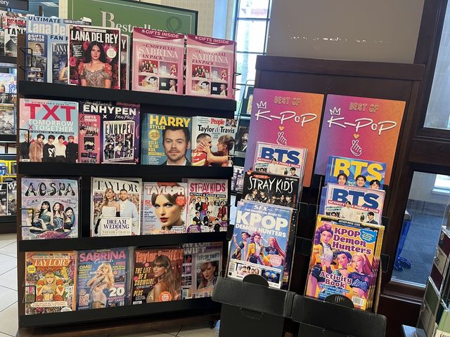 미국 반스앤노블 서점 입구에 진열된 K팝 서적