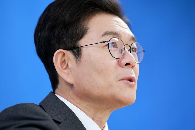 연합뉴스와 인터뷰 하는 정원오 후보