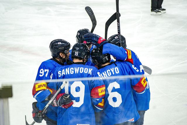 김상욱의 득점 후 기뻐하는 대표팀