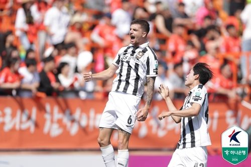 서울 바베츠의 골 세리머니 모습.