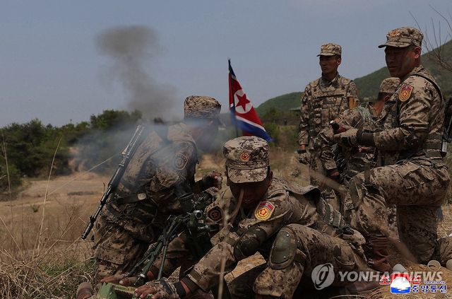 김정은, '빨치산 창건일'에 포사격경기 참관