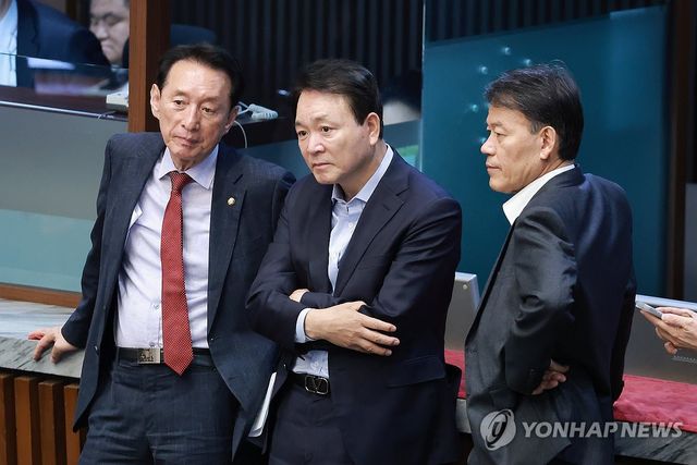 본회의 시작 기다리는 국민의힘 상임위원장