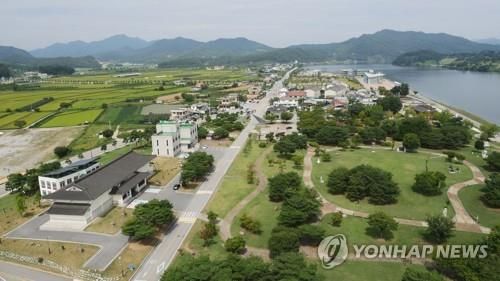 충주박물관과 중앙탑공원 전경