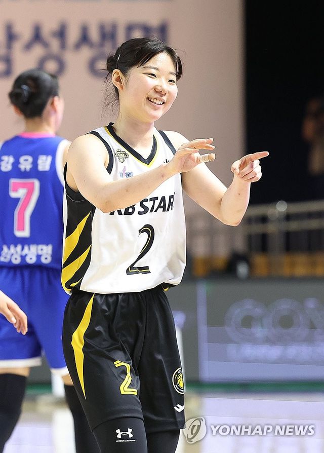 기뻐하는 허예은