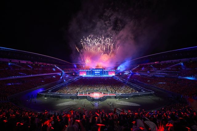 그룹 동방신기 일본 닛산 스타디움 콘서트 '레드 오션'
