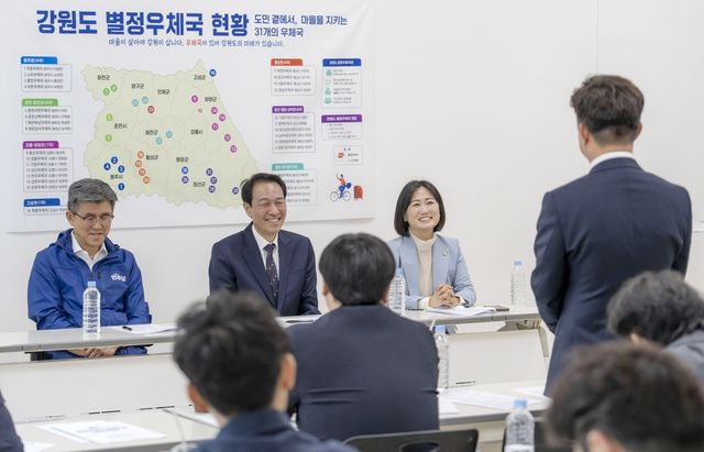 별정우정국강원지회와 정책 간담회 하는 우상호 후보