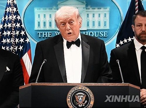 총격사건후 백악관서 기자회견하는 트럼프 대통령