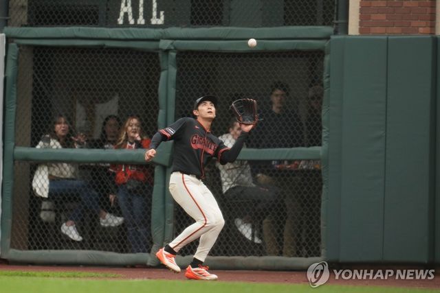 우익수 이정후의 수비
