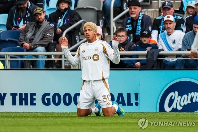 골세리머니를 펼치는 다비드 마르티네스