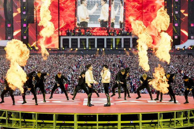 그룹 동방신기 일본 닛산 스타디움 콘서트 '레드 오션'