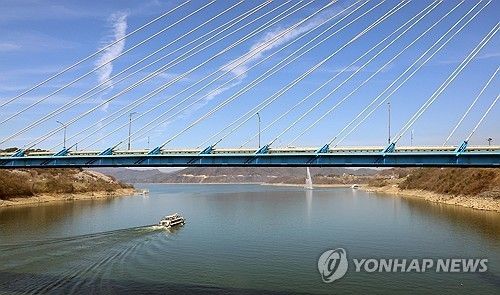 유람선과 청풍호