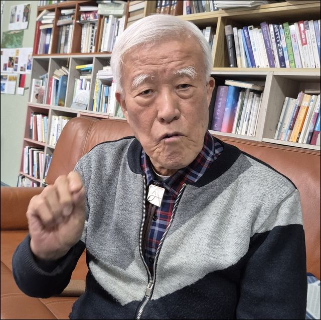 연합뉴스와 인터뷰 중인 장인순 박사