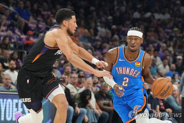 돌파하는 샤이 길저스알렉산더(2번)