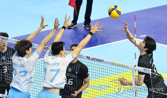 공격하는 허수봉