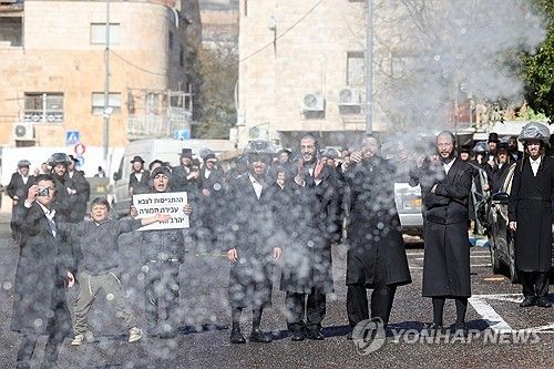 이스라엘의 징집 법에 항의하는 초정통파 유대교도들