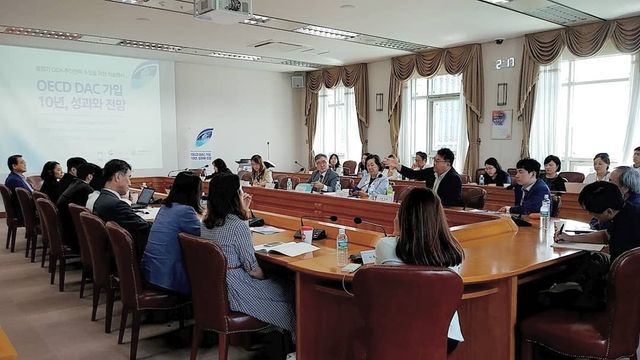 외교부-국제개발협력학회 주최 학술행사서 발표하는 한재광 발전대안 피다 대표