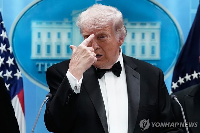 총격 사건 후 백악관서 기자회견하는 트럼프 대통령