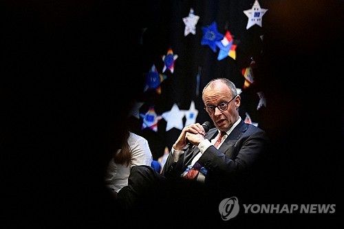 독일 김나지움을 방문한 프리드리히 메르츠 독일 총리 [로이터 연합뉴스. 재판매 및 DB 금지]