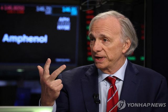 27일(현지시간) CNBC와 인터뷰 중인 레이 달리오 
