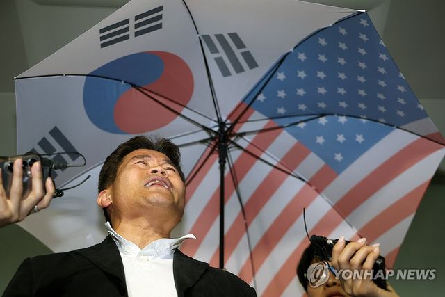 입장 밝히는 전한길