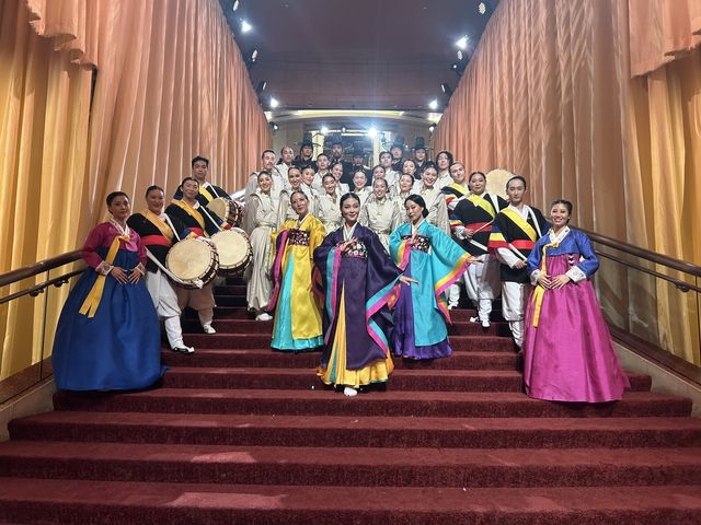 오스카 시상식 후 기념촬영하는 출연진들