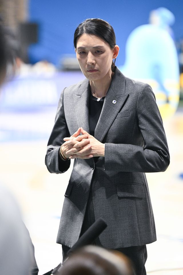 우리은행 사령탑 오른 전주원 감독