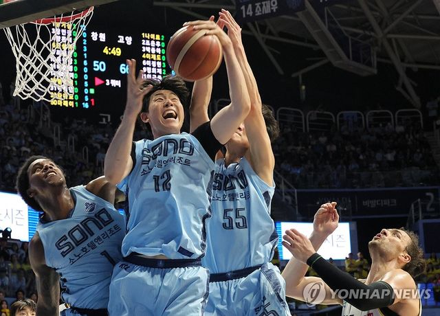 악착같이 볼 잡는 강지훈