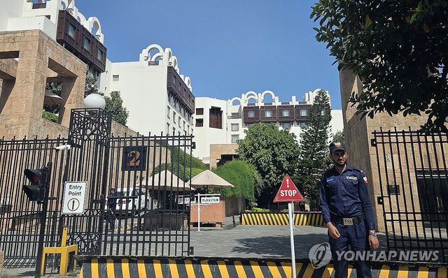 보안요원 지키는 미·이란 협상장 '세레나 호텔'