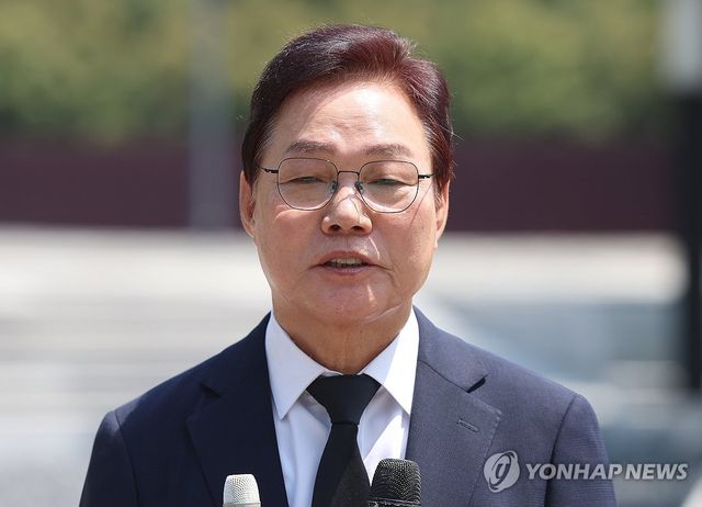 봉하마을 찾은 박완수 경남지사 후보