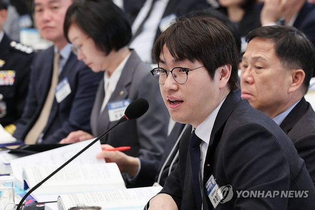 답변하는 하정우 AI 수석