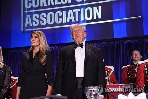백악관 기자단 만찬 행사 참석한 트럼프 대통령 부부