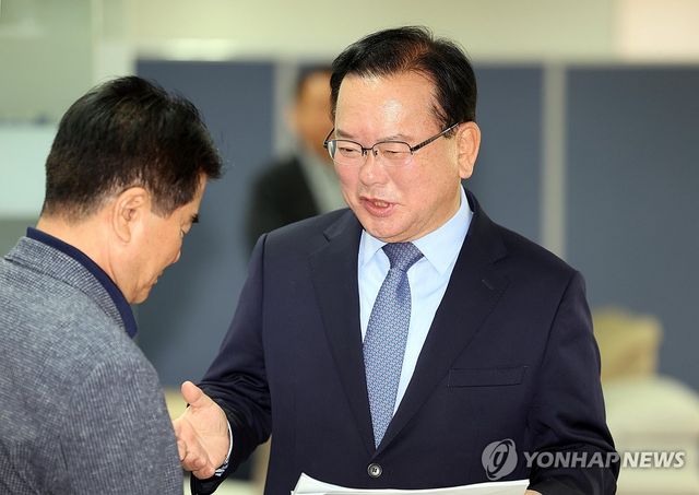 세 번째 공약 발표하는 김부겸