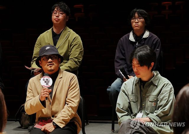 공연 설명하는 김지훈